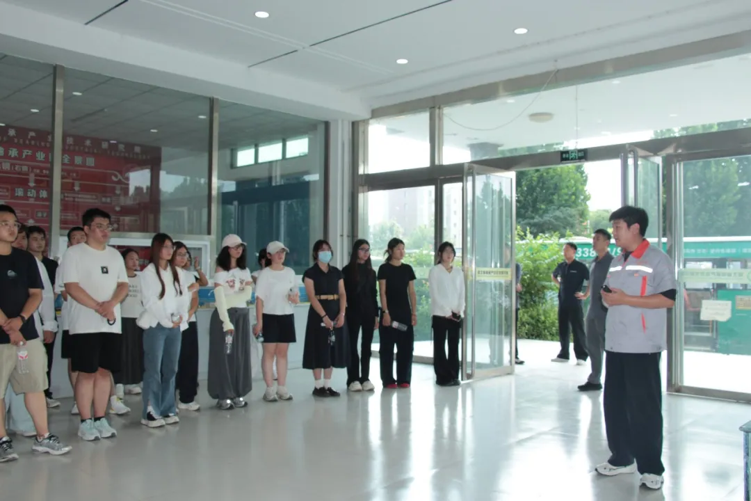 Returning Home to Chase Dreams in the Bearing Industry! Young Students from Linxi Visit Our Institute for an Immersive Study Tour